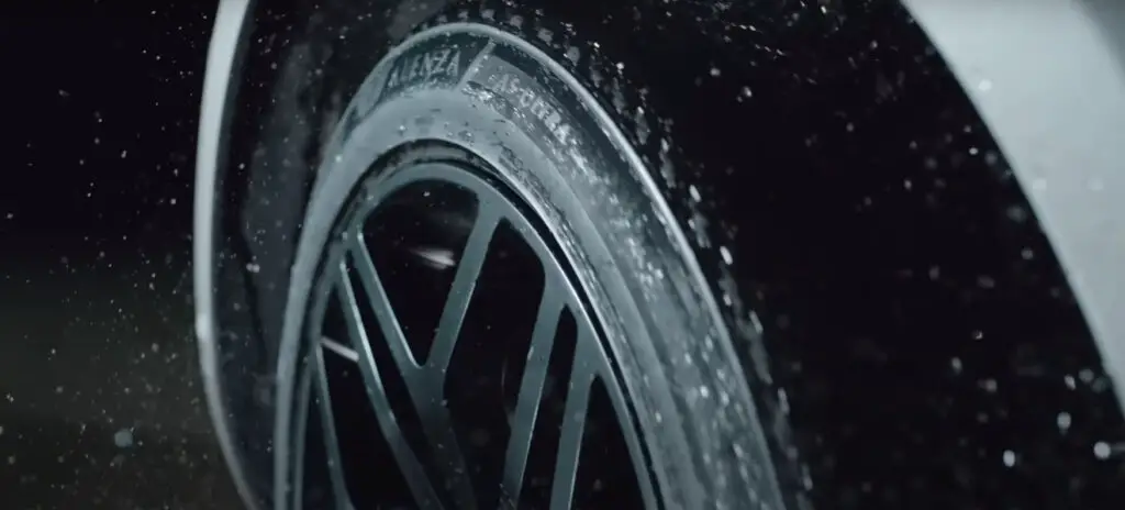 Bridgestone Alenza AS Ultra Tire Wet