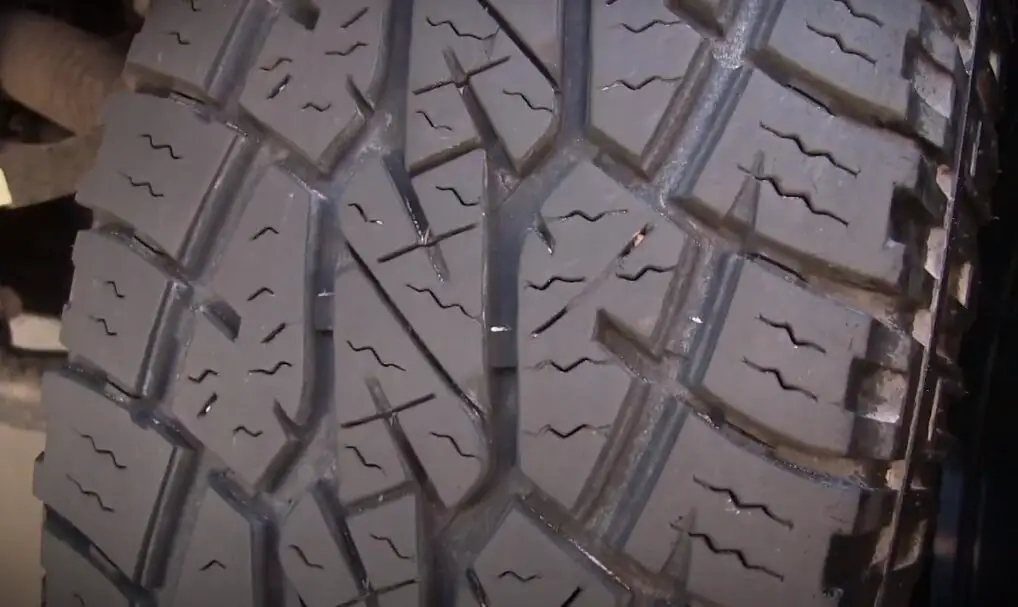 Pro Comp A/T Sport Tire  tech