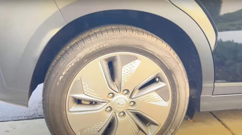 AH8 Tread