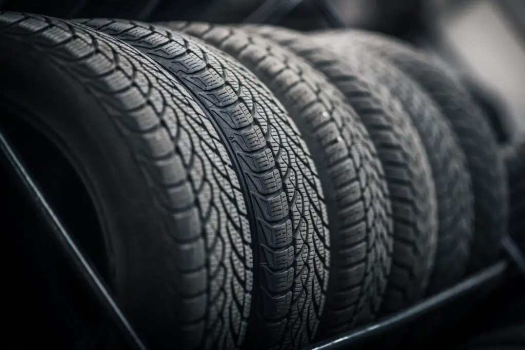 why do my tires screech when i turn